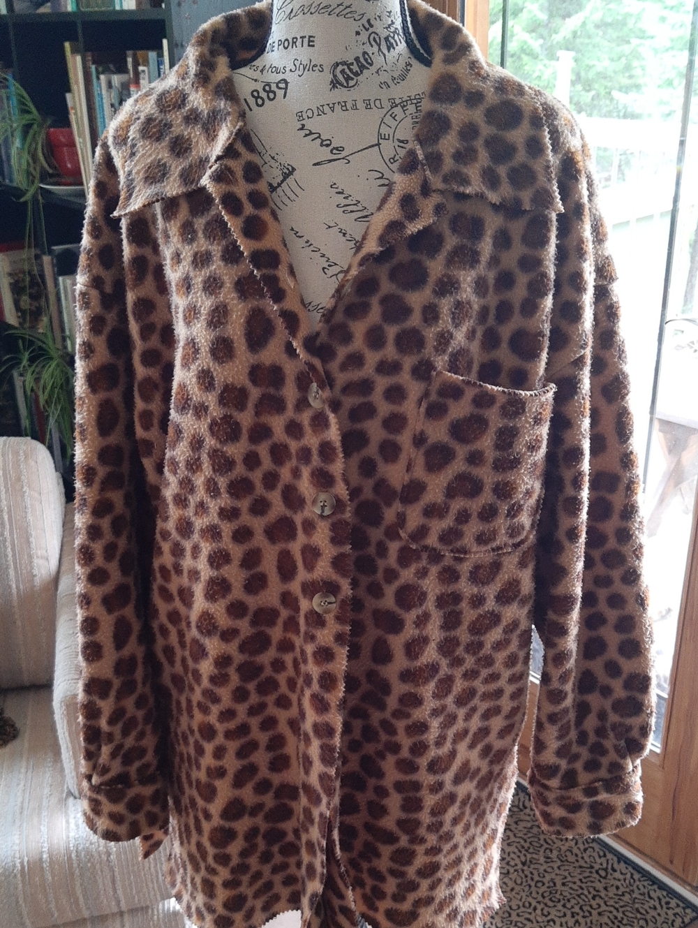 Moda International Brown Leopard Print Button Down Shirt Size Large